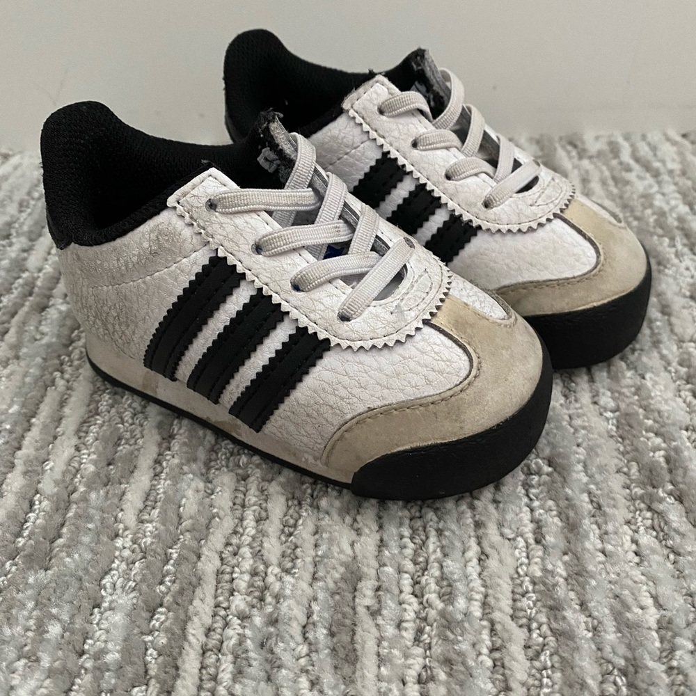 Adidas Tennis Shoes Size 5